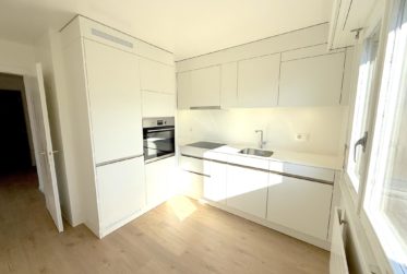 Grand appartement de 3.5 pièces avec balcon, au dernier étage