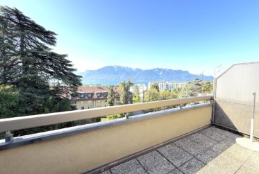 Grand appartement de 3.5 pièces avec balcon, au dernier étage