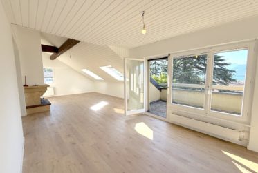 Grand appartement de 3.5 pièces avec balcon, au dernier étage