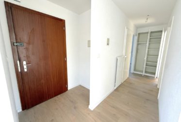 Grand appartement de 3.5 pièces avec balcon, au dernier étage