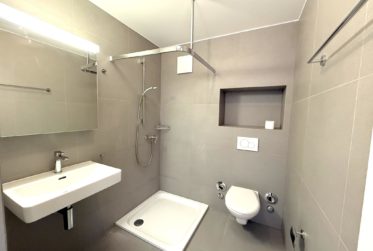 Magnifique studio au 4ème avec balcon à Montchoisi