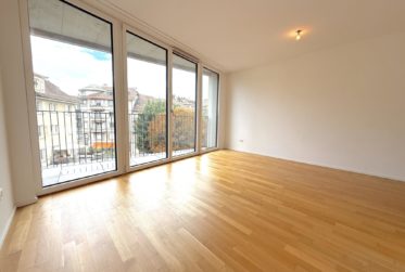 Magnifique studio au 4ème avec balcon à Montchoisi