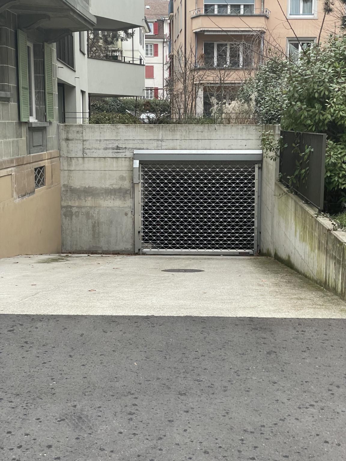 Place de parc intérieure dans parking souterrain