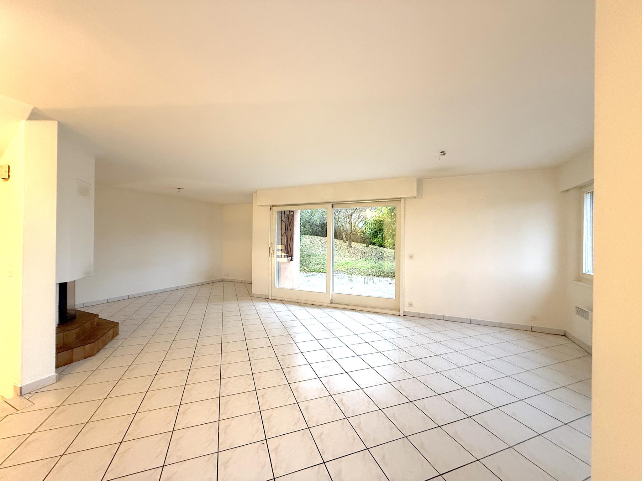 Grande maison familiale avec jardin et terrasse - FORT POTENTIEL