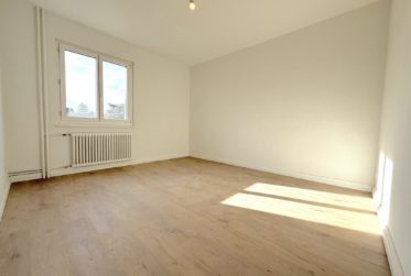 Appartement de 4 pièces au 1er étage avec balcon