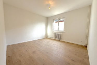 Appartement de 4 pièces au 1er étage avec balcon