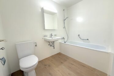 Grand appartement de 3.5 pièces avec balcon, au dernier étage